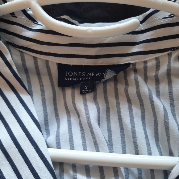 Jones New York Signature Button Down Small Shirt - Picture 4 of 8
